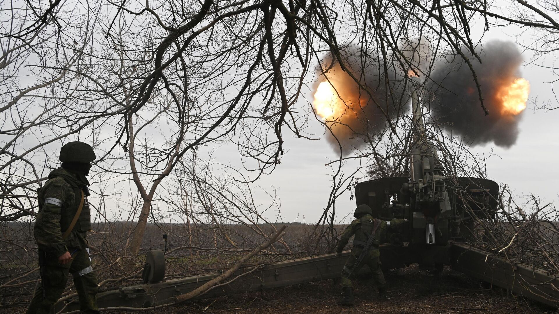 مدفعية القوات المسلحة الروسية تطلق النار على مواقع القوات المسلحة الأوكرانية من مدفع هاوتزر مستا-بي في المنطقة الجنوبية من منطقة العملية العسكرية الخاصة في أوكرانيا - سبوتنيك عربي, 1920, 19.03.2023