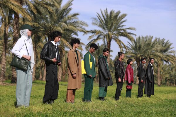 عرض أزياء في بستان في الحسينية، شمال بغداد في 7 مارس 2023. - سبوتنيك عربي