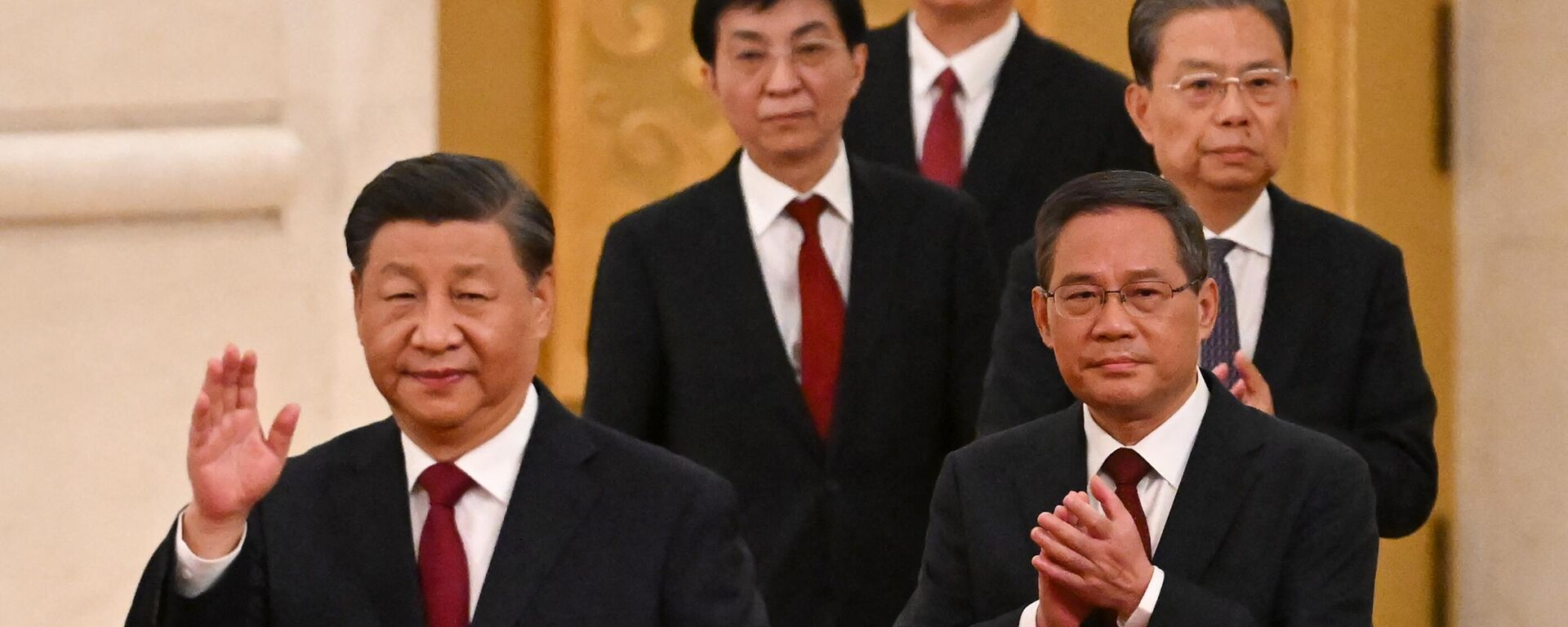 الرئيس الصيني شي جين بينغ مع رئيس الحكومة الصينية لي تشيانغ، السبت، 11 مارس 2023 - سبوتنيك عربي, 1920, 11.03.2023