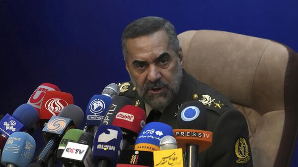 وزير الدفاع الإيراني رضا آشتياني - سبوتنيك عربي