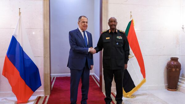 وزير الخارجية الروسي سيرغي لافروف مع رئيس مجلس السيادة السوداني عبد الفتاح البرهان - سبوتنيك عربي