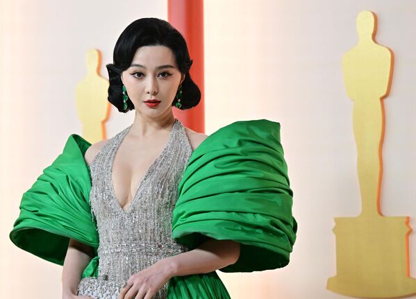 الممثلة الصينية فان بينغبينغ تصل إلى السجادة الحمراء لحفل توزيع جوائز الأوسكار السنوي الـ95 في مسرح دولبي في هوليوود، كاليفورنيا في 12 مارس 2023. - سبوتنيك عربي