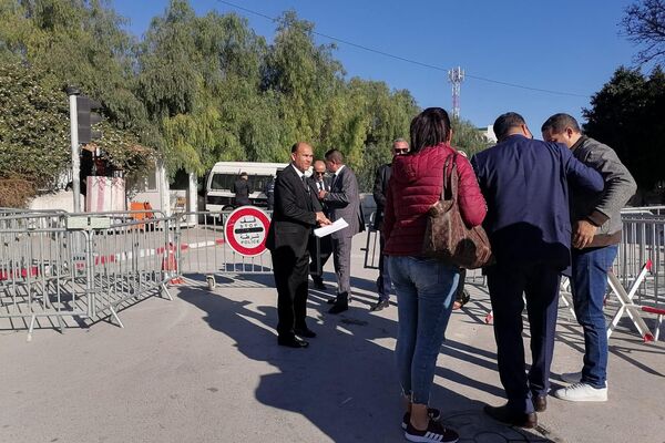 البرلمان التونسي الجديد يعقد أولى جلساته ومنع الإعلام الأجنبي والخاص من التغطية  - سبوتنيك عربي