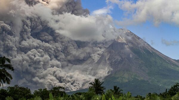  ثوران بركان ميرابي في سليمان، إندونيسيا، 11 مارس 2023. - سبوتنيك عربي