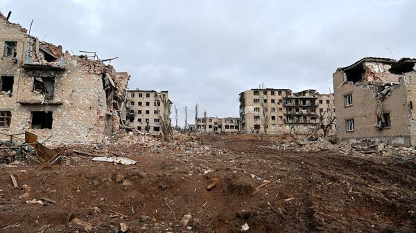Разрушенные жилые здания в Соледаре - سبوتنيك عربي