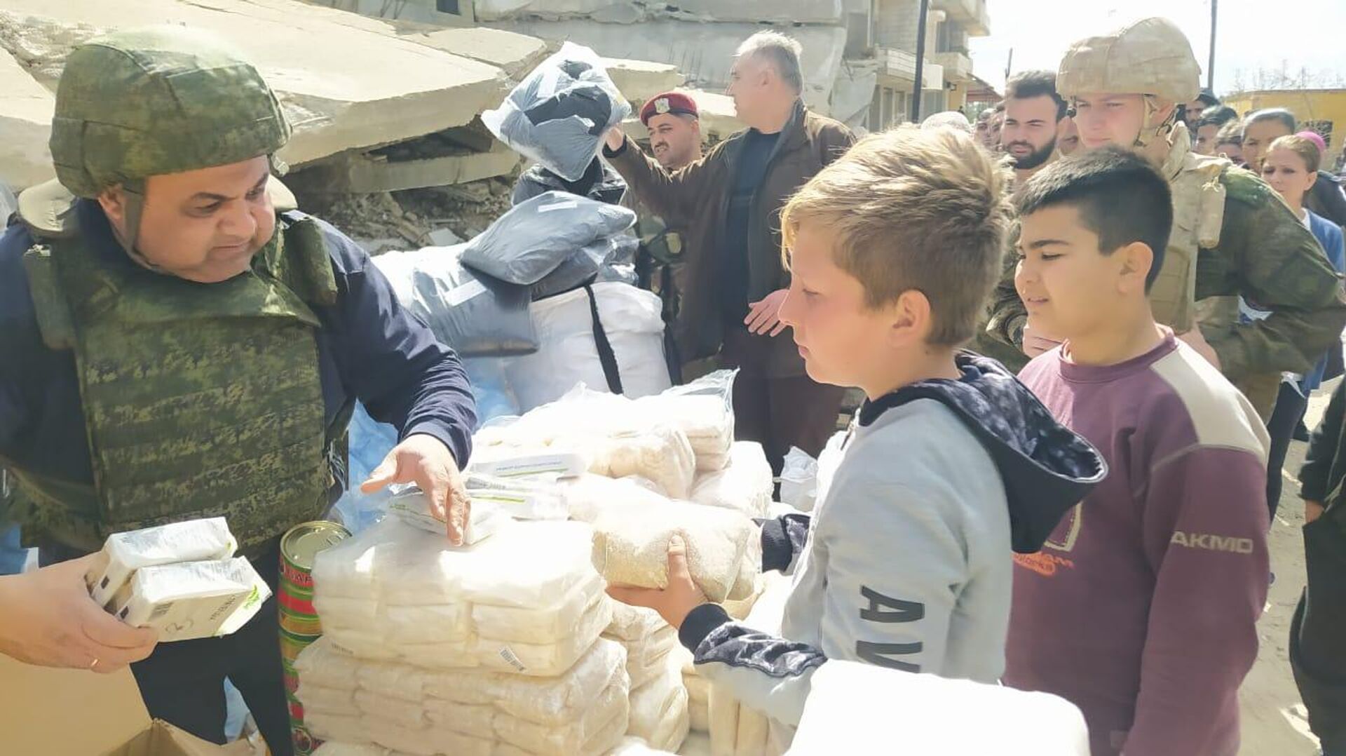 سبوتنيك توزع مساعدات إنسانية في المناطق المتضررة من الزلزال في سوريا - سبوتنيك عربي, 1920, 14.03.2023