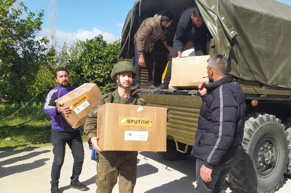 سبوتنيك توزع مساعدات إنسانية في المناطق المتضررة من الزلزال في سوريا - سبوتنيك عربي