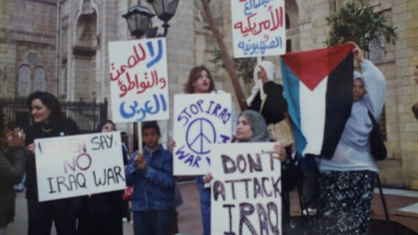 مظاهرات ترفض غزو أمريكا للعراق في العاصمة المصرية القاهرة، عام 2003 - سبوتنيك عربي
