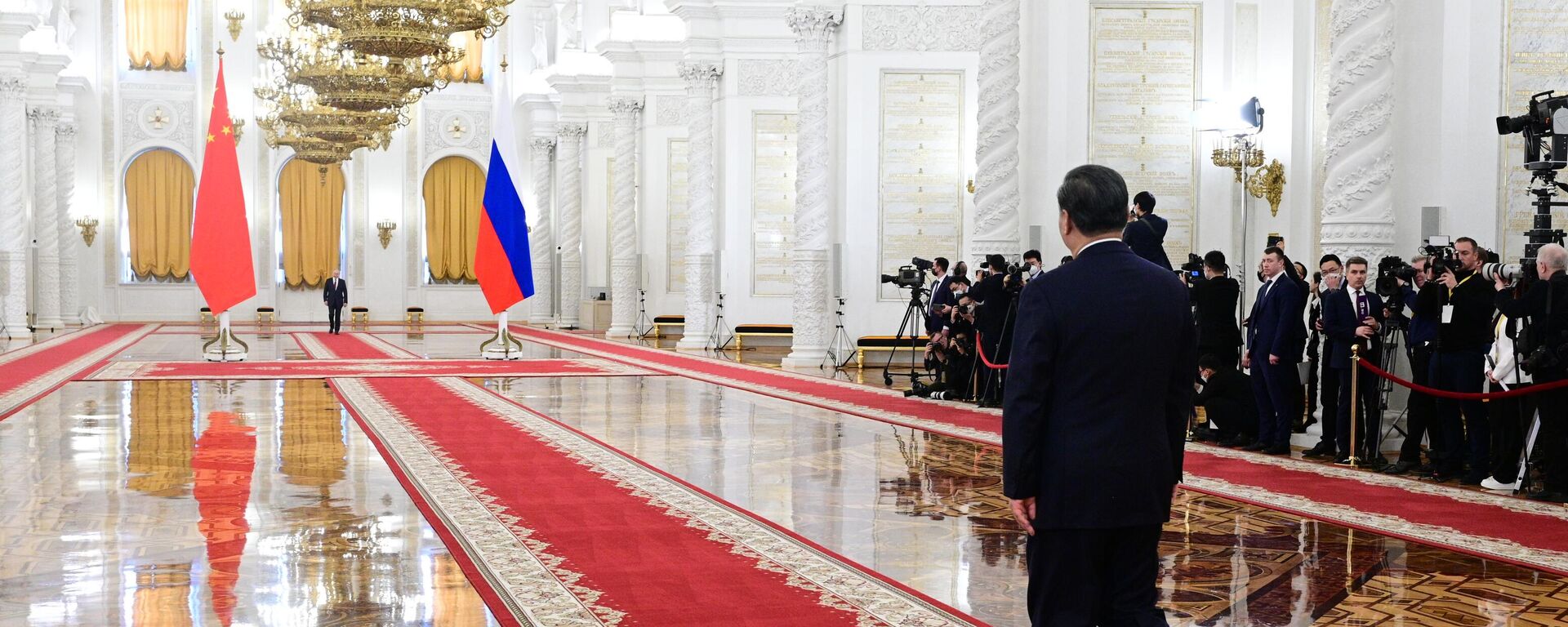 الرئيس الروسي فلاديمير بوتين يستقبل الرئيس الصيني شي جين بينغ، في قصر الكرملين  2 مارس 2023  - سبوتنيك عربي, 1920, 21.03.2023
