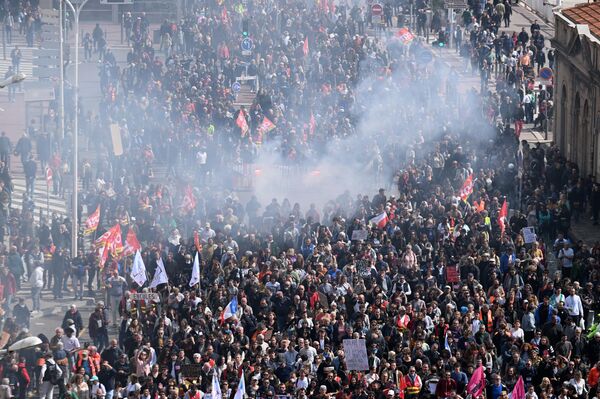 احتجاجات فرنسا ضد تعديل قانون التقاعد - سبوتنيك عربي