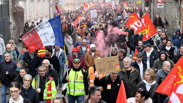 احتجاجات فرنسا ضد تعديل قانون التقاعد - سبوتنيك عربي