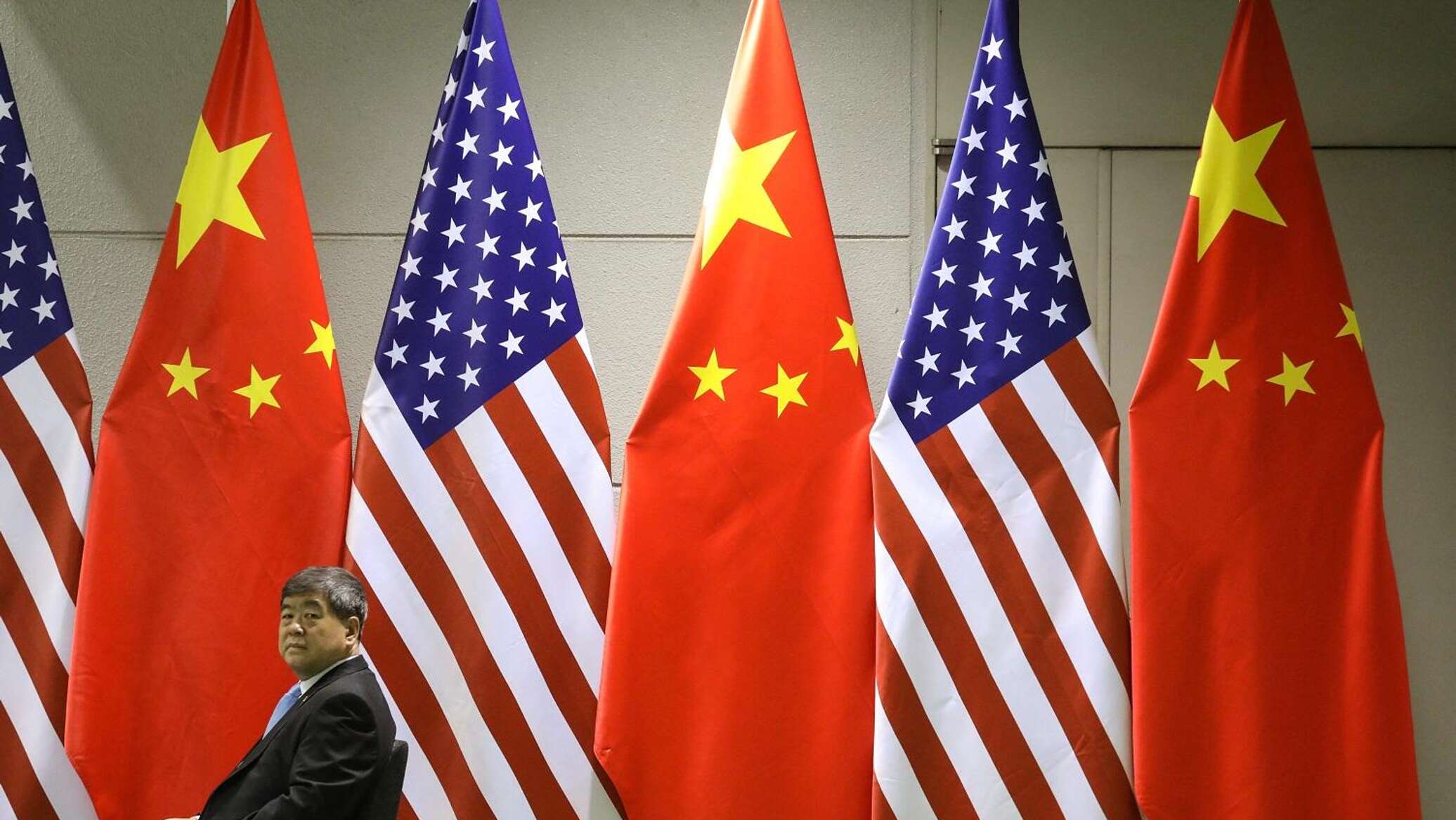 دبلوماسي صيني: على أمريكا أن تفكر جديا في مسؤوليتها نحو الأزمة الأوكرانية وليس التصعيد