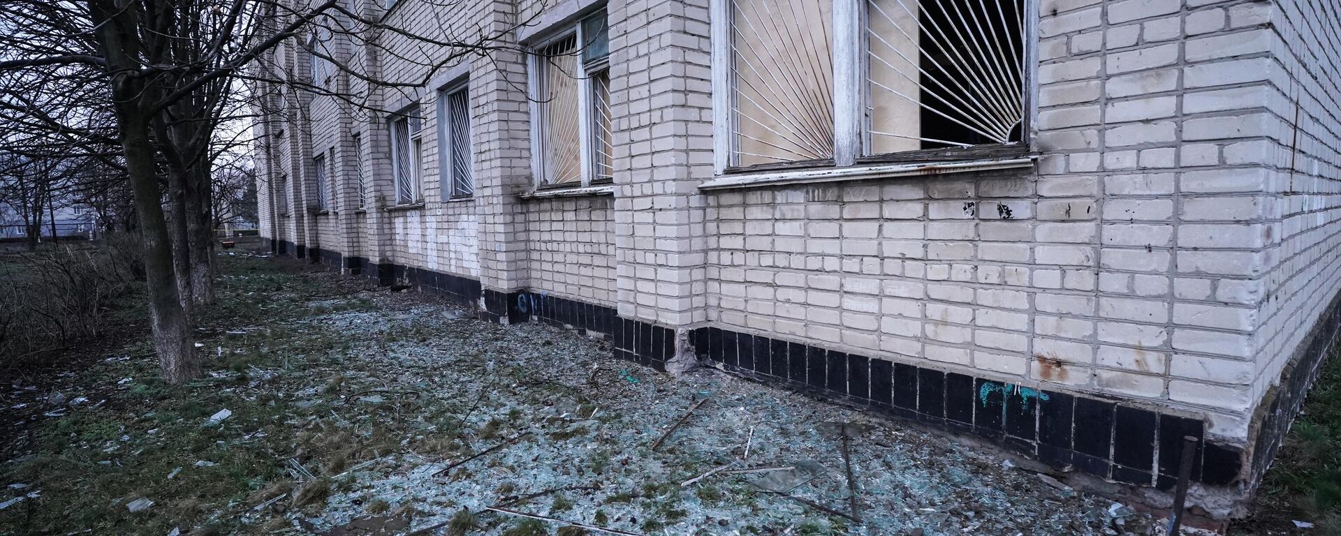  تداعيات قصف القوات المسلحة الأوكرانية المدرسة رقم 17 في مدينة زوغريس في جمهورية دونيتسك الشعبية  - سبوتنيك عربي, 1920, 24.04.2023