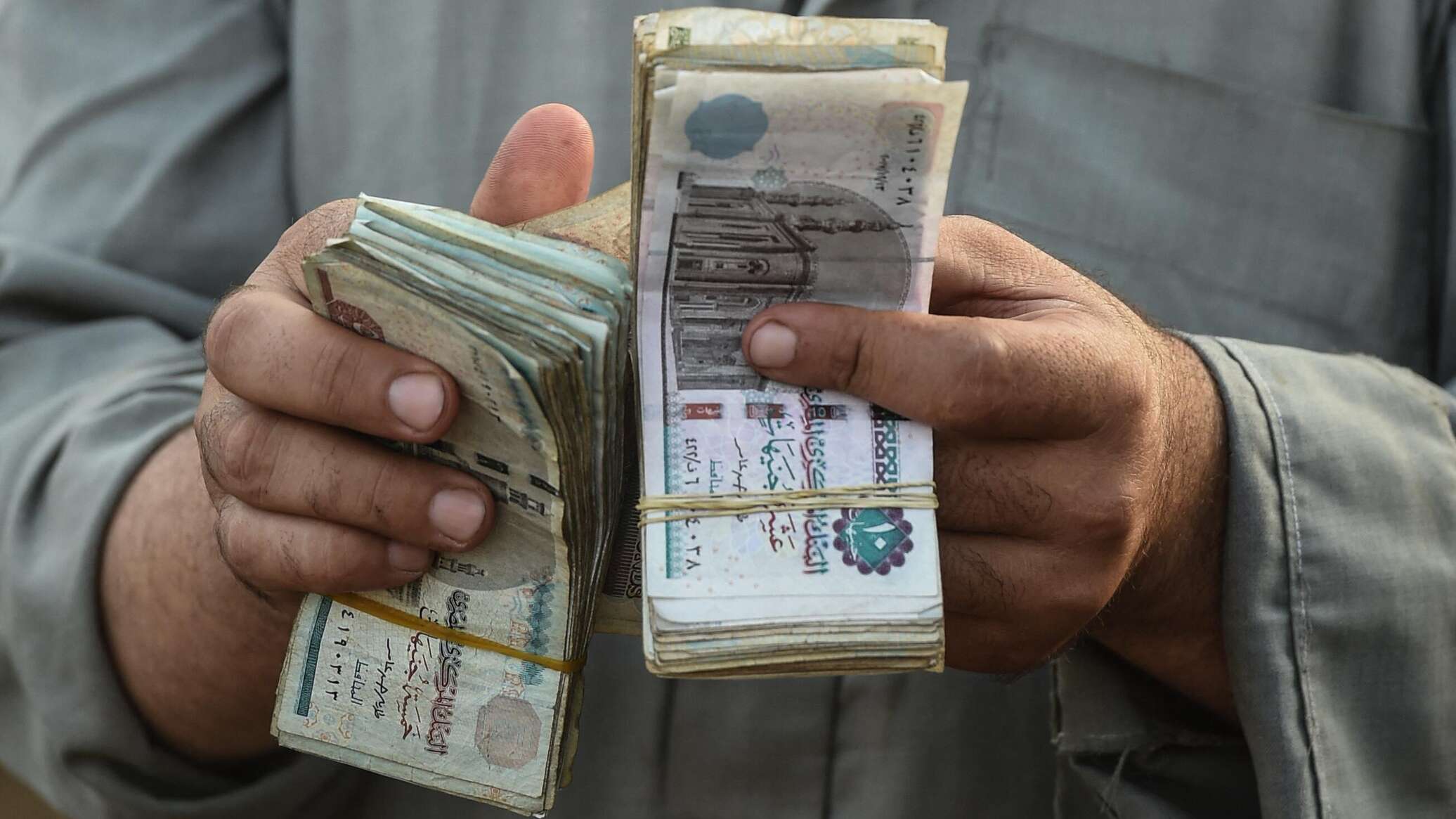 مصر ترفع الحد الأدنى للأجور في القطاع الخاص وسط أزمة اقتصادية