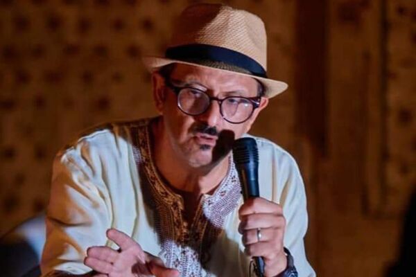  الحكواتي التونسي هشام درويش في سرد حكاياته على جمهوره  - سبوتنيك عربي