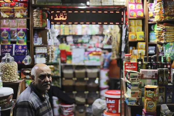 أحمد السبع صاحب محل عطارة في حي البساتين بمصر القديمة يتحدث لـ سبوتنيكعن أسرار صنعته - سبوتنيك عربي