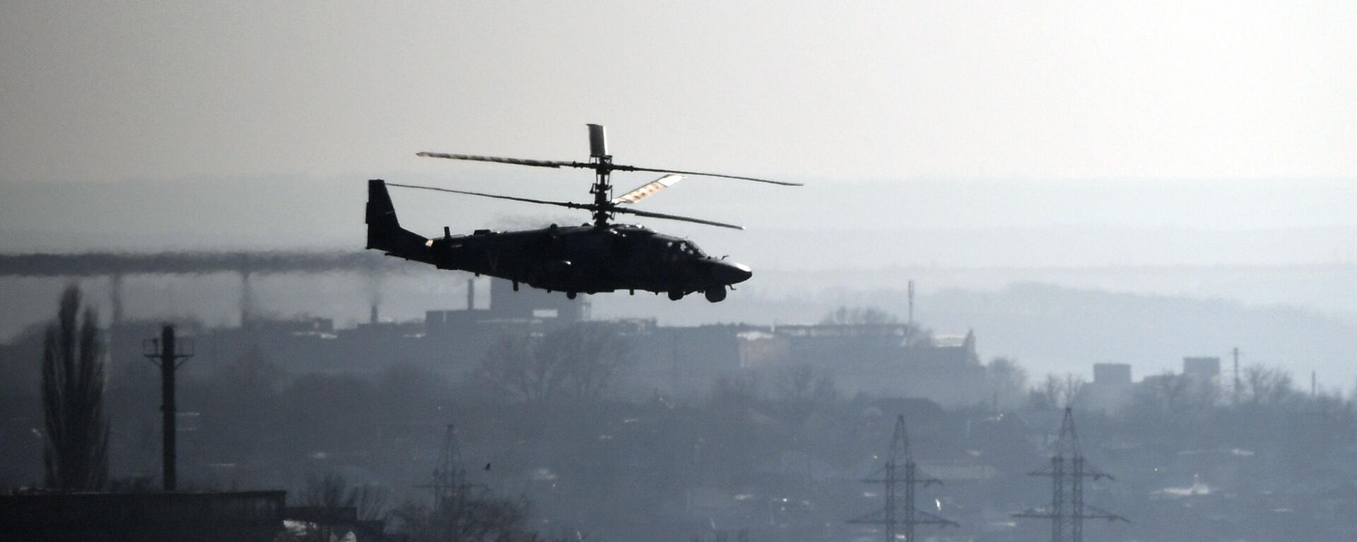 أفراد من الأرض يلتقون بطائرة هليكوبتر من طراز كا-52 تابعة للقوات المسلحة الروسية في منطقة العملية العسكرية الخاصة. - سبوتنيك عربي, 1920, 09.12.2023