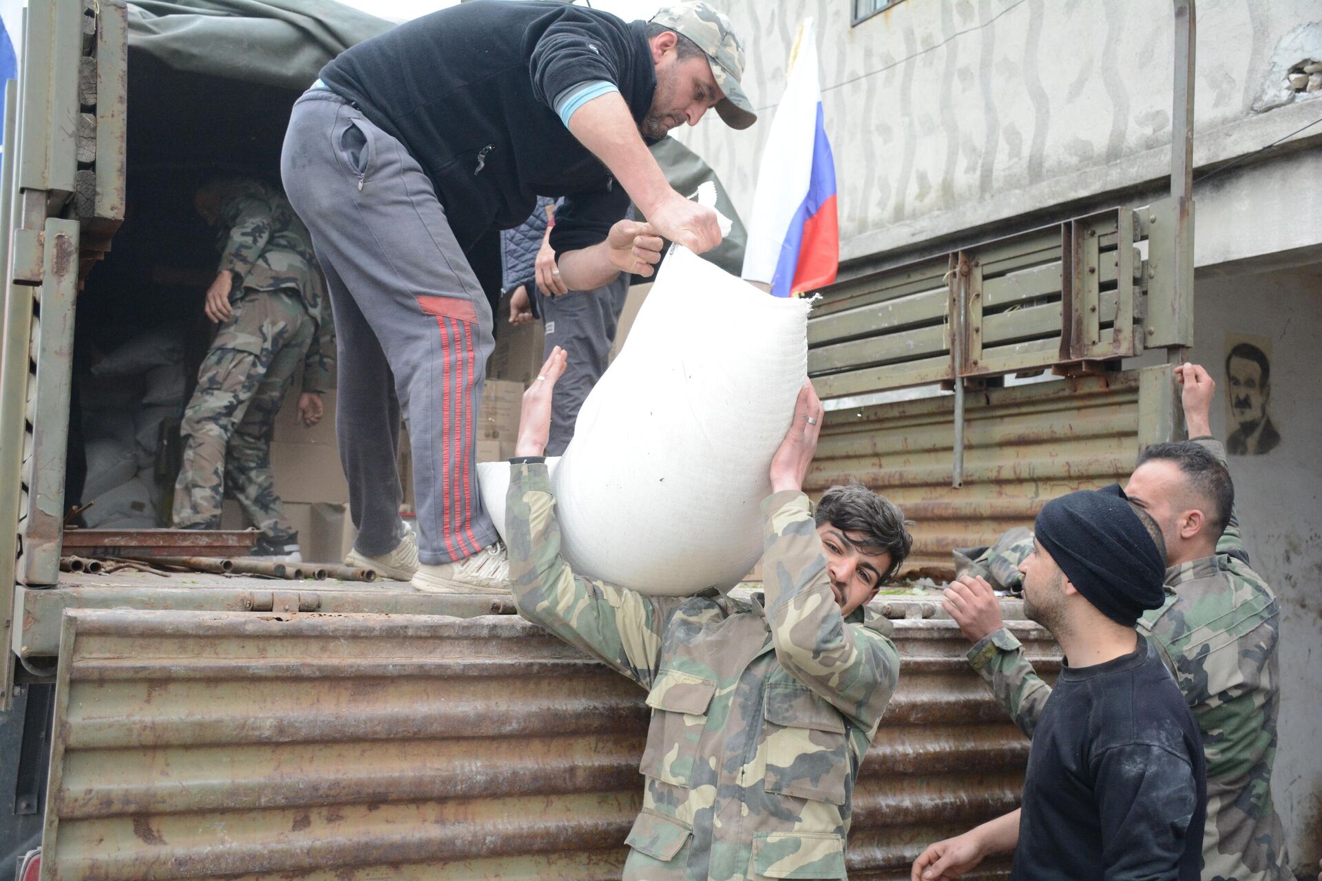 الجيش الروسي يقدم مساعدات إنسانية لقرى خطوط التماس بريف اللاذقية - سبوتنيك عربي, 1920, 08.04.2023