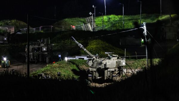 إسرائيل.. مدافع هاوتزر ذاتية في الجولان المحتل الدفع بعد إطلاق صواريخ من لبنان وسوريا، 9 أبريل 2023 - سبوتنيك عربي