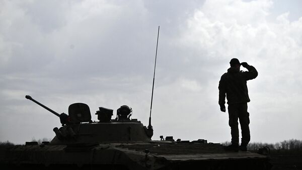 عناصر القوات المحمولة في ميدان للتدريب في منطقة العملية العسكرية الخاصة  - سبوتنيك عربي
