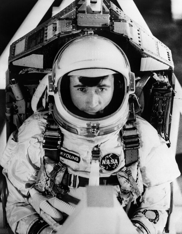 جون واتس يونغ، رائد فضاء أمريكي، شارك في رحلات فضائية على متن مركبة الفضاء &quot;جيميني -3&quot; و&quot;جيميني- 10&quot; و&quot;أبولو -10&quot; و&quot;أبولو- 16&quot;. - سبوتنيك عربي
