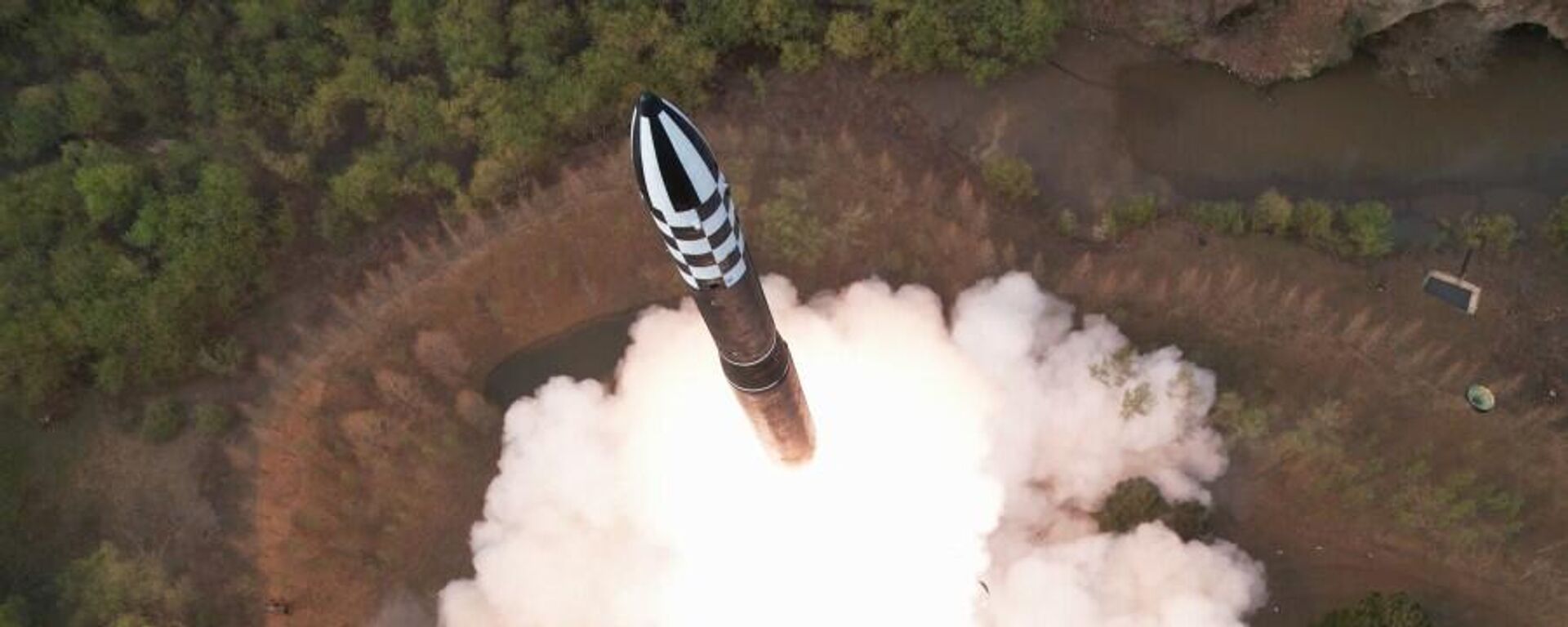  كوريا الشمالية تعلن أنها اختبرت صاروخًا بالستيًا جديدًا عابرًا للقارات يعمل بالوقود الصلب هواسونغ -18 - سبوتنيك عربي, 1920, 30.05.2023