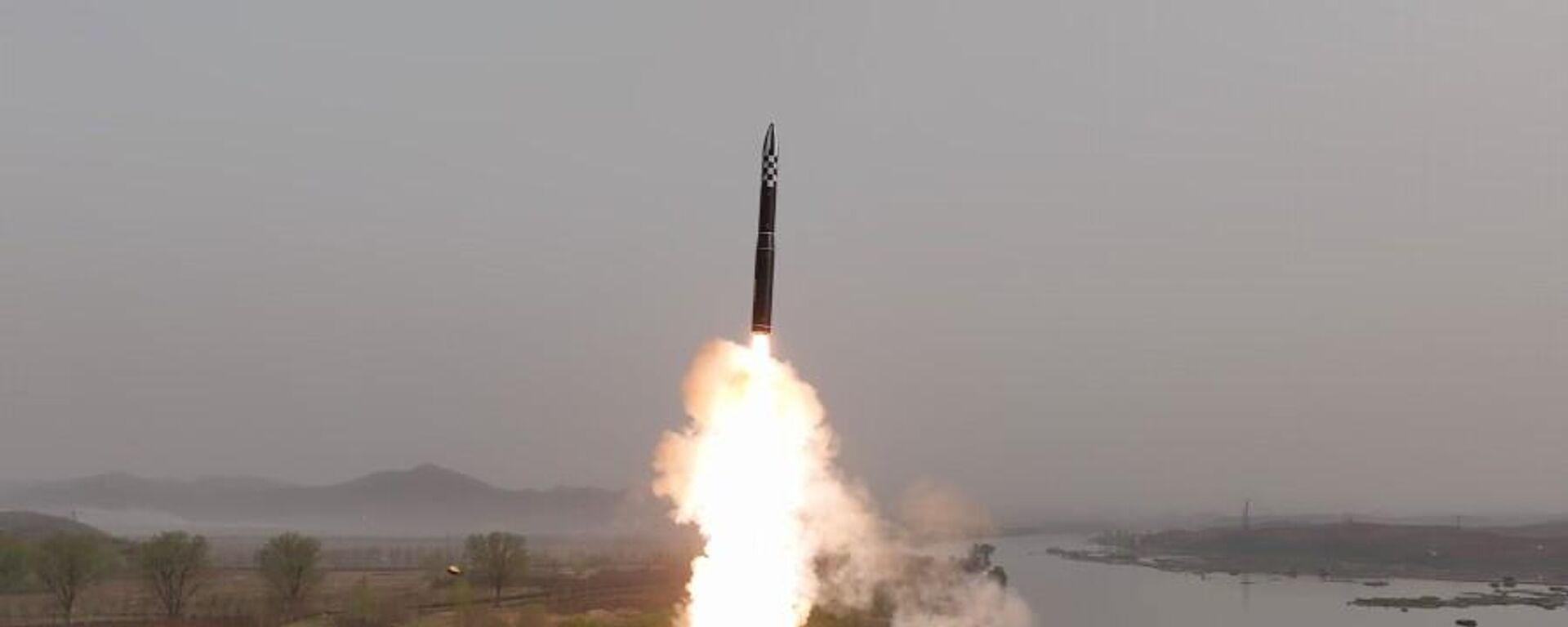  كوريا الشمالية تعلن أنها اختبرت صاروخًا بالستيًا جديدًا عابرًا للقارات يعمل بالوقود الصلب هواسونغ -18 - سبوتنيك عربي, 1920, 30.05.2023