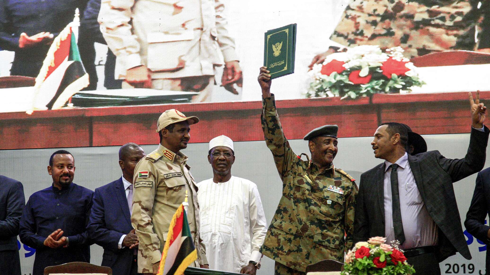 قيادي بالمؤتمر الشعبي السوداني لـ"سبوتنيك": لا بديل عن لقاء "غير مشروط" بين البرهان وحميدتي