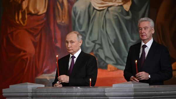 بوتين يحيي قداس عيد الفصح في كاتدرائية المسيح المخلص بموسكو 16 أبريل/نيسان - سبوتنيك عربي