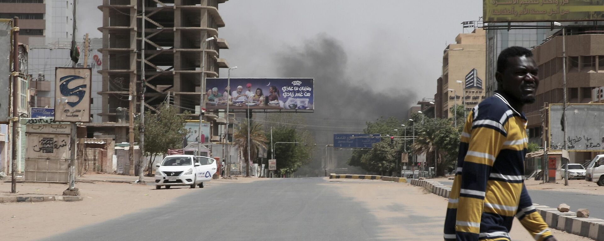 شوهد الدخان يتصاعد من حي في الخرطوم ، السودان ، 15 أبريل 2023. - سبوتنيك عربي, 1920, 17.04.2023