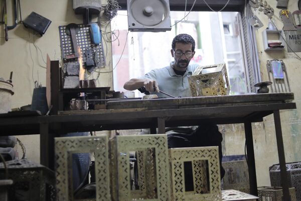 صناعة فانوس رمضان في مصر - سبوتنيك عربي