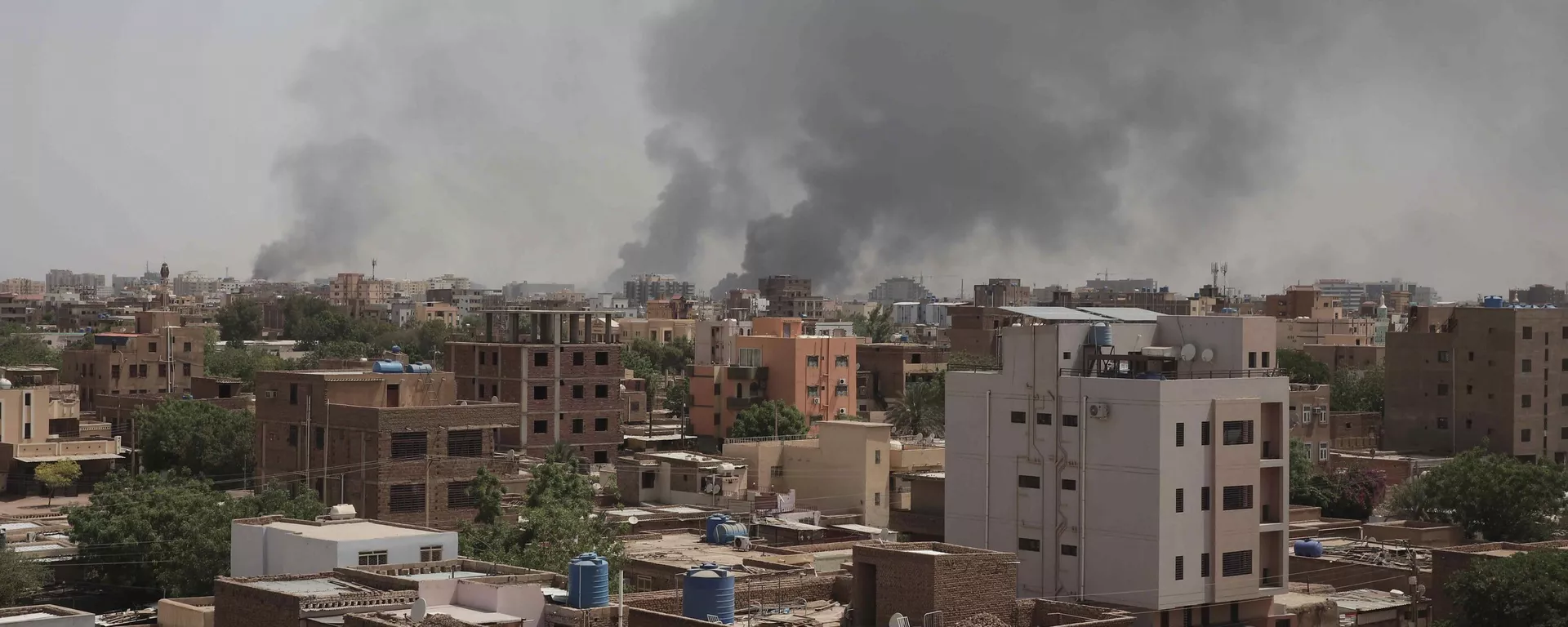 دخان يتصاعد من حي وسط الخرطوم، السودان 16 أبريل 2023 - سبوتنيك عربي, 1920, 28.04.2023