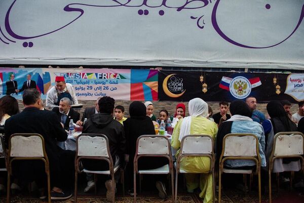 السفارة الروسية في مصر تنظم مائدة إفطار لسكان حي الدقي - سبوتنيك عربي