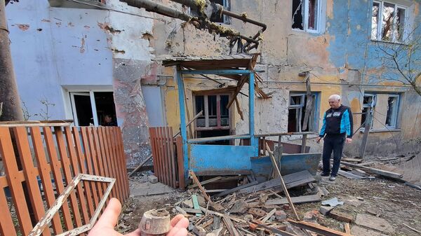 تداعيات قصف القوات المسلحة الأوكرانية في حي بيتروفسكي في دونيتسك - سبوتنيك عربي