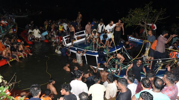 غرق أكثر من 20 شخصا بعد انقلاب قارب سياحي جنوبي الهند، 7 مايو 2023 - سبوتنيك عربي