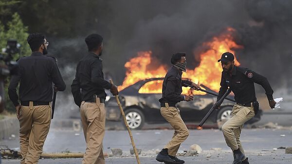 احتجاجات عقب اعتقال عمران خان، رئيس الوزراء السابق ورئيس حزب حركة الإنصاف المعارض، في باكستان 9 مايو 2023 - سبوتنيك عربي