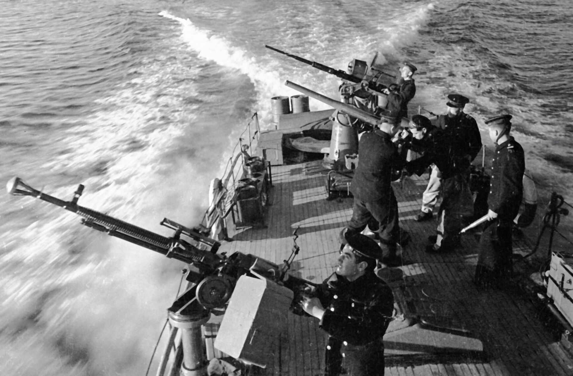 بحارة أسطول البحر الأسود على متن قارب في حملة عسكرية خلال الحرب الوطنية العظمى، 31 يولو 1941  - سبوتنيك عربي, 1920, 12.05.2023