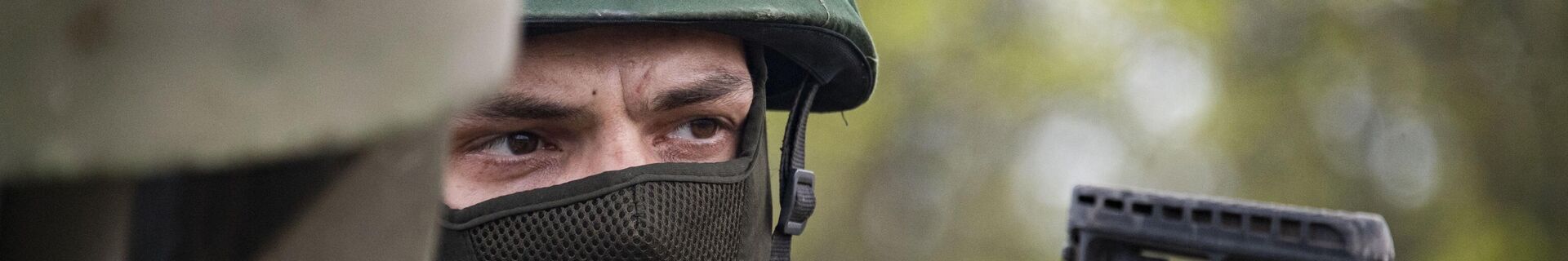 Наводчик расчета 240-мм миномета артиллерии Резерва Верховного Главнокомандования 2С4 Тюльпан на Херсонском направлении - سبوتنيك عربي, 1920