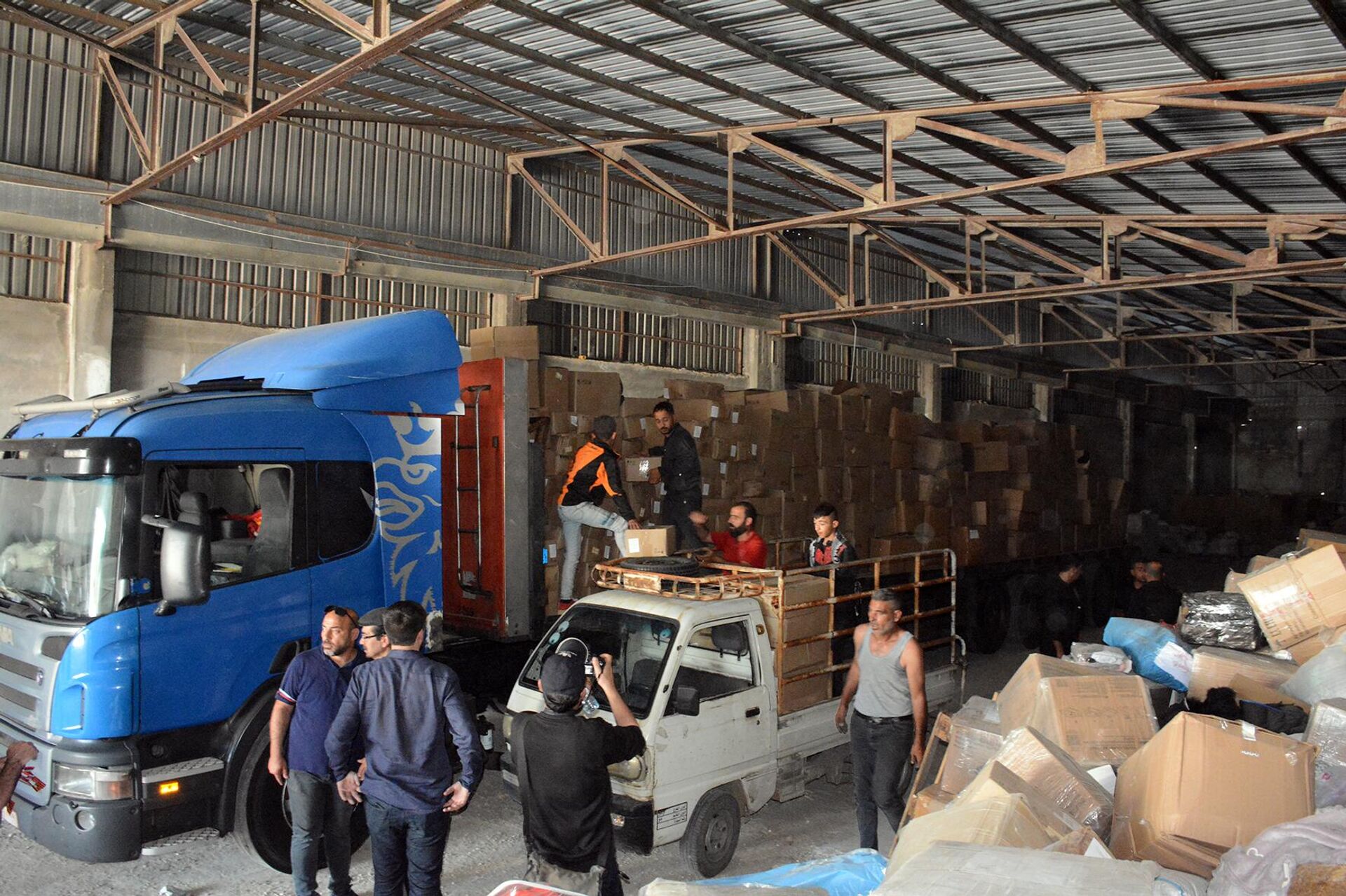 جمعية (فولغوغراد) تسلّم 11 طنا من الأغذية والألبسة لمتضرري الزلزال في سوريا - سبوتنيك عربي, 1920, 16.05.2023