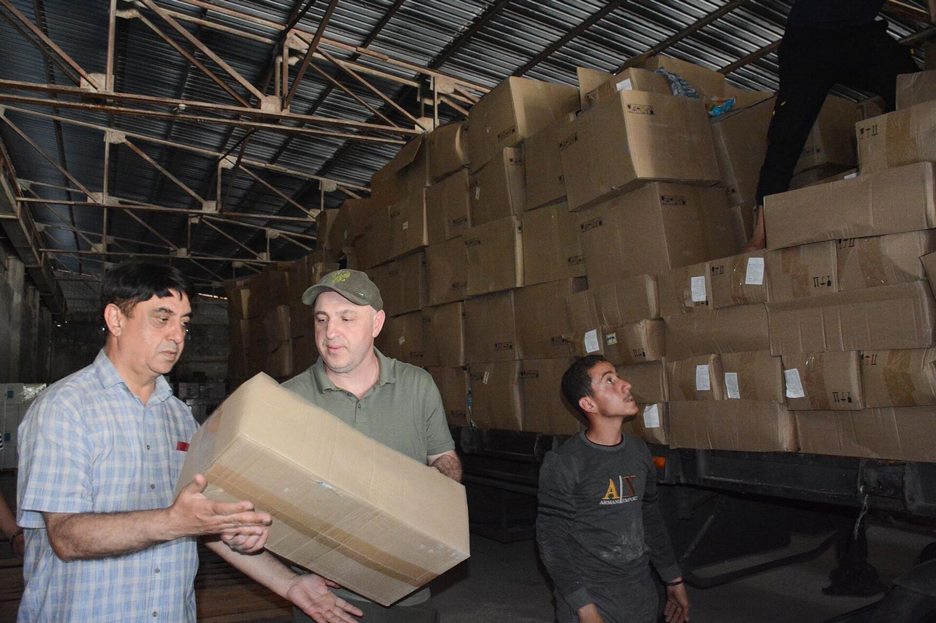 جمعية (فولغوغراد) تسلّم 11 طنا من الأغذية والألبسة لمتضرري الزلزال في سوريا - سبوتنيك عربي, 1920, 16.05.2023