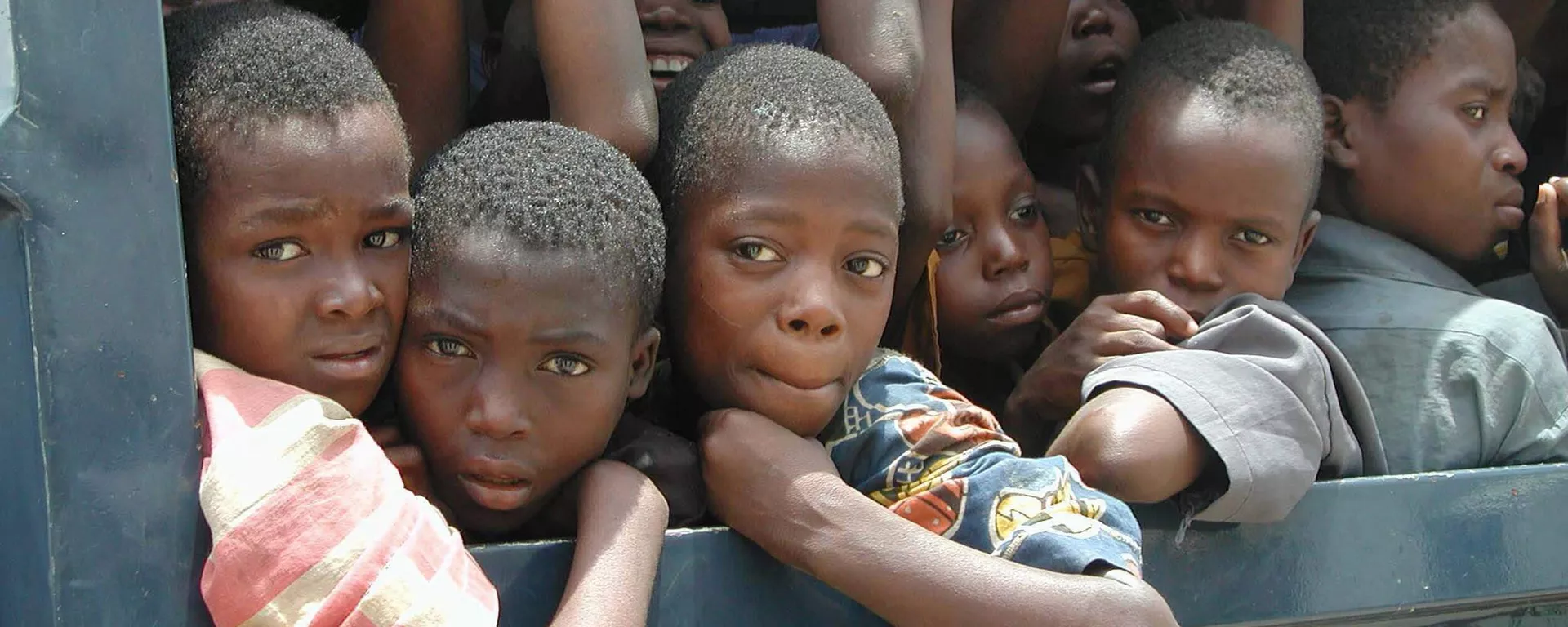 أطفال في نيجيريا يتم انقاذهم في 2003 قبل نقلهم إلى جمهورية بنين من قبل منظمات الاتجار بالأطفال - سبوتنيك عربي, 1920, 18.05.2023