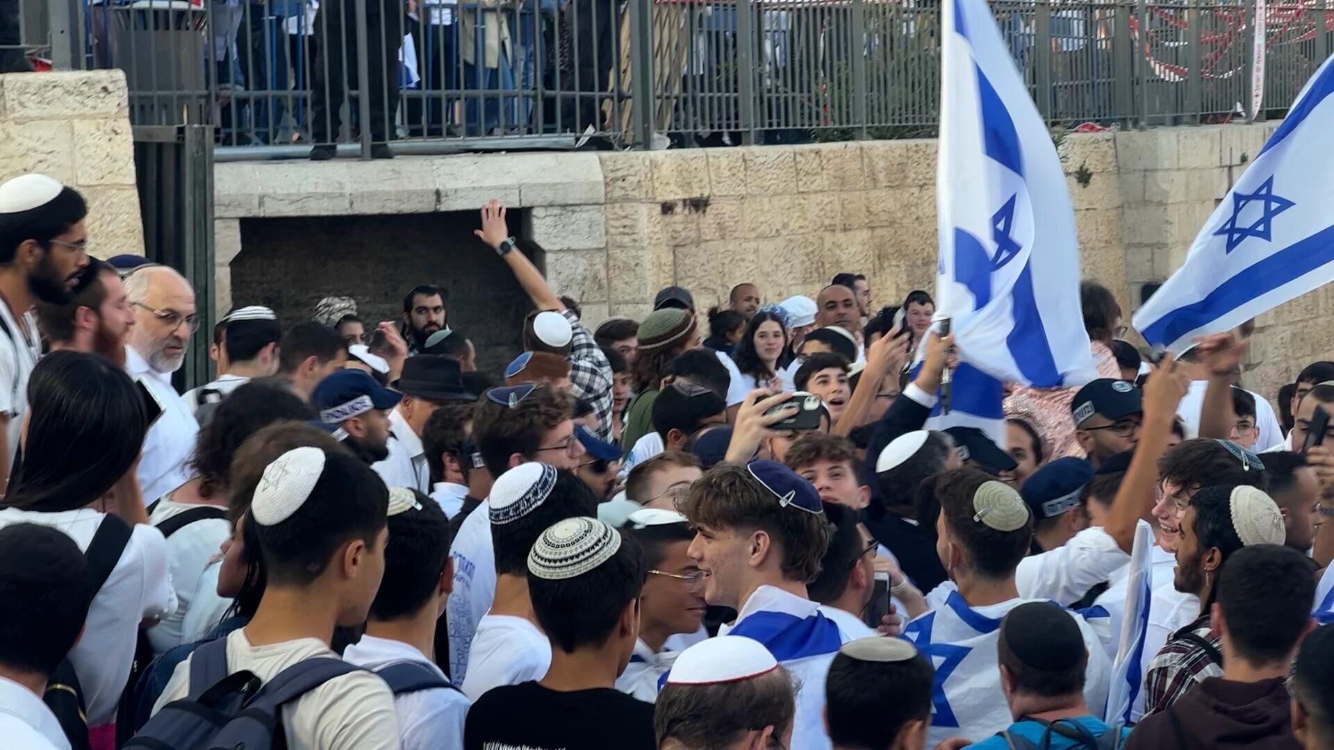 مسيرة الأعلام الإسرائيلية تقتحم منطقة باب العامود في القدس - سبوتنيك عربي, 1920, 18.05.2023