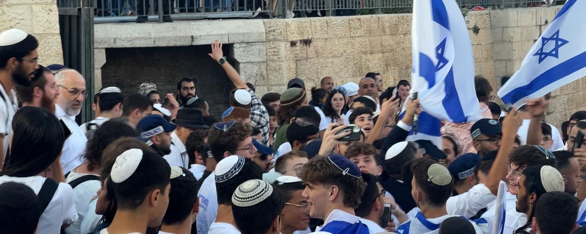 مسيرة الأعلام الإسرائيلية تقتحم منطقة باب العامود في القدس - سبوتنيك عربي, 1920, 19.05.2023