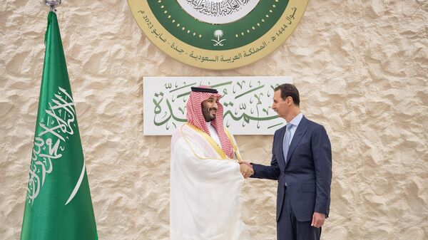 ولي العهد السعودي محمد بن سلمان والرئيس السوري بشار الأسد في القمة العربية الـ 32 بجدة - سبوتنيك عربي
