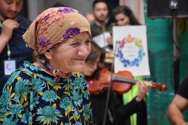 شبان حلبيون يجنّدون موسيقاهم لغرس الفرح في أرواح مسني مدينتهم المنكوبة - سبوتنيك عربي