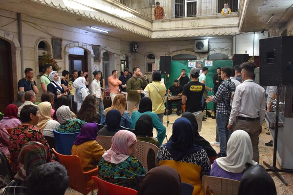 شبان حلبيون يجنّدون موسيقاهم لغرس الفرح في أرواح مسني مدينتهم المنكوبة - سبوتنيك عربي