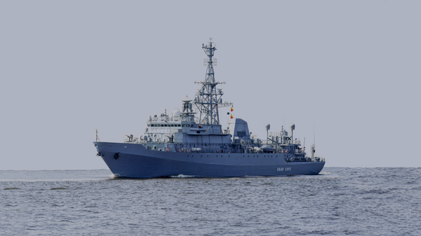 السفينة إيفان خورس تصد هجوم الزوارق المسيرة التابعة للقوات المسلحة الأوكرانية - سبوتنيك عربي