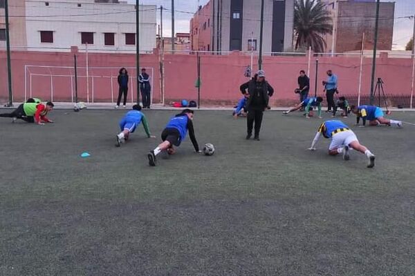 حسناء الدومي‏ أول مدربة كرة قدم مغربية تنقذ فريقها من الهبوط - سبوتنيك عربي