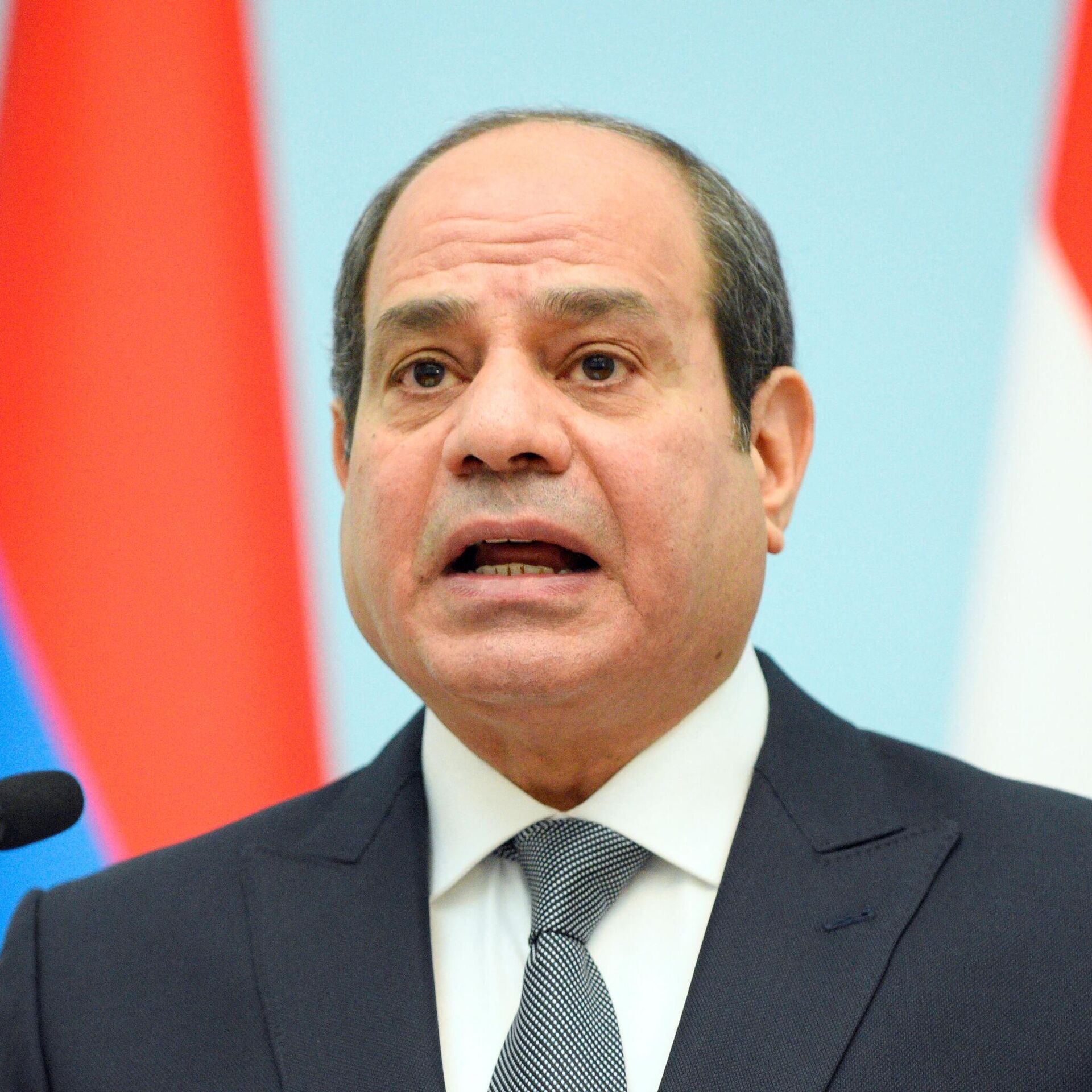 السيسي يلمح لإغراق مصر بالفوضى والمخدرات في حال الإطاحة به