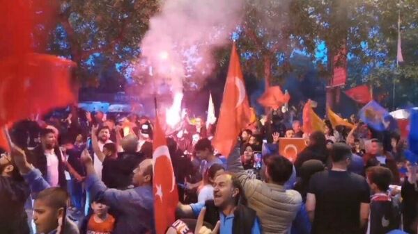 إسطنبول تحتفل بفوز أردوغان بالانتخابات الرئاسية - سبوتنيك عربي